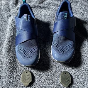 Tiems slipstream cycling shoes in Navy with the cleats & clear covers